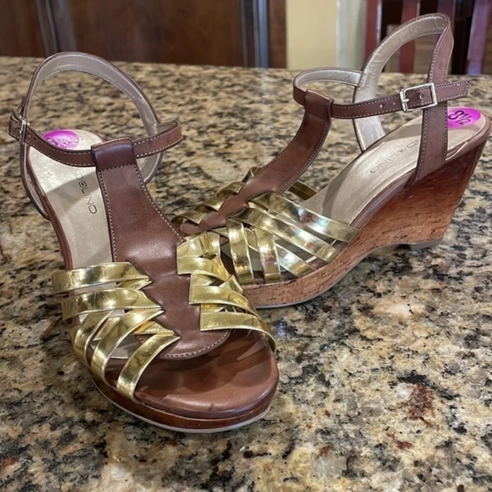BANDOLINO  PLATFORM SANDLES Gold Brown‎ Wood Wedges Size 8 1/2